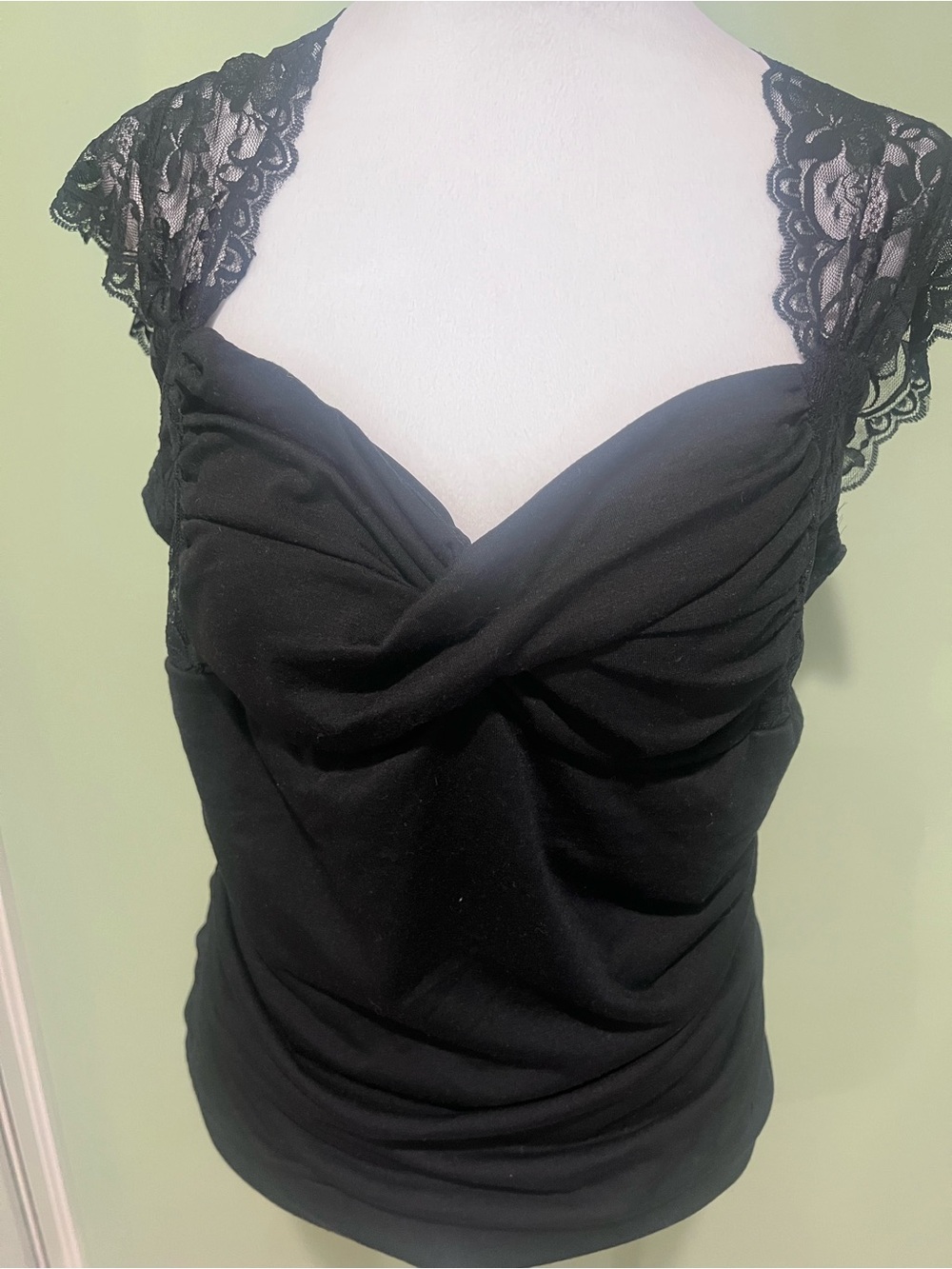 New Black Lace Cap Sleeve Twist Front Top